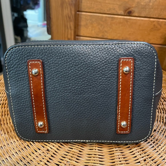Small Dooney Bucket bag - Picture 4 of 11